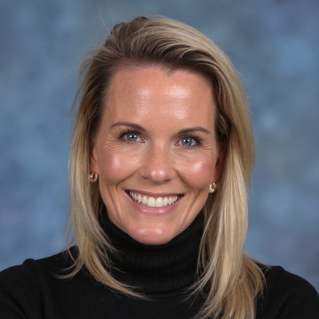 ElizabethGangl Headshot (1) (1)